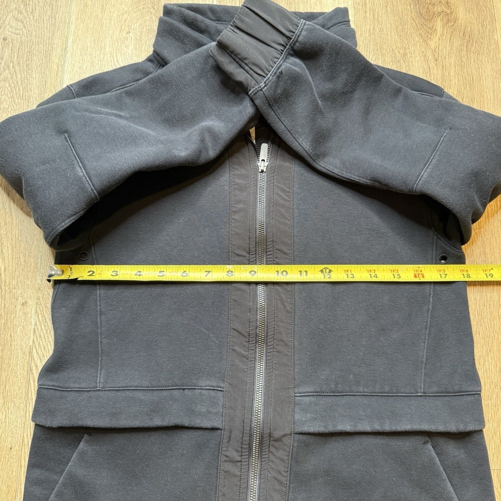 Lululemon Jacket Womens 6 Black Full Zip Light As Warmth Running Gym Outdoor - Picture 8 of 8